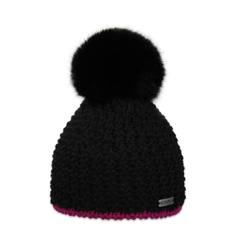 Dětská čepice s černou kožešinovou bambulí